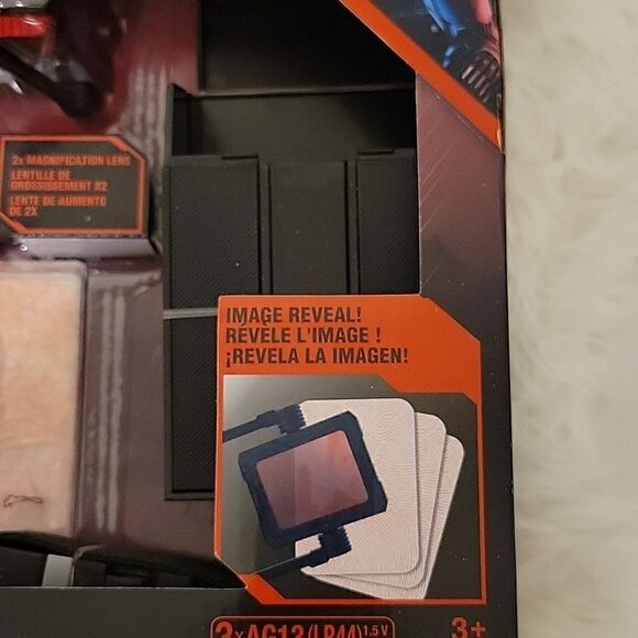 NEW DC Comics The Batman Magnification Lens LED Red Reader Detective Kit Toy - Picture 4 of 6